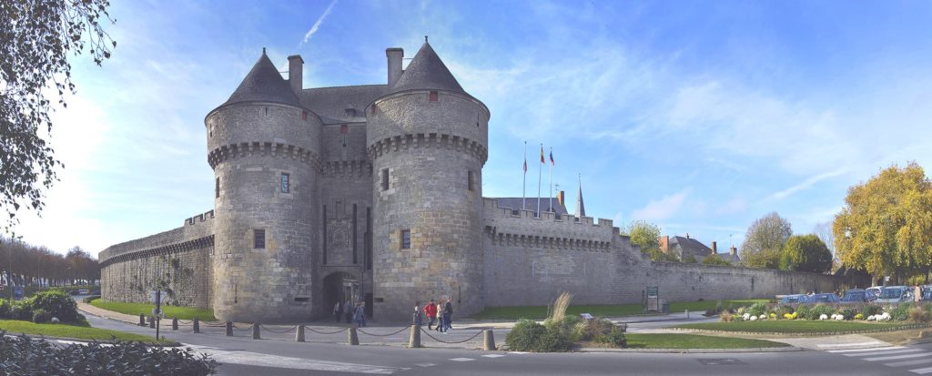 A moins d'1 heure de Nantes venez découvrir la ville de Guérande. Et n'oubliez pas de faire une Halte au Domaine de Port Aux Rocs.